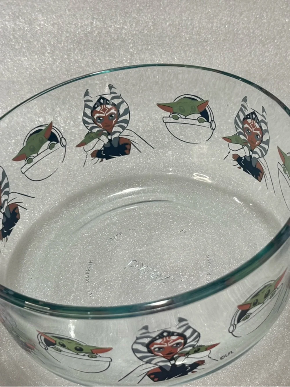 Pyrex 7 cup glass storage container with lid Star Wars Baby Yoda